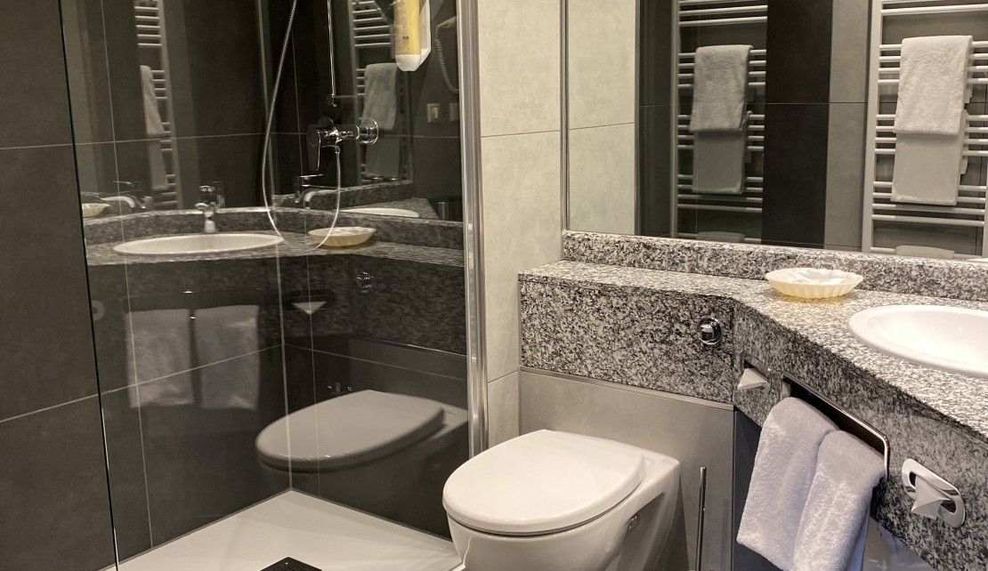 BadezimmerDusche1neu