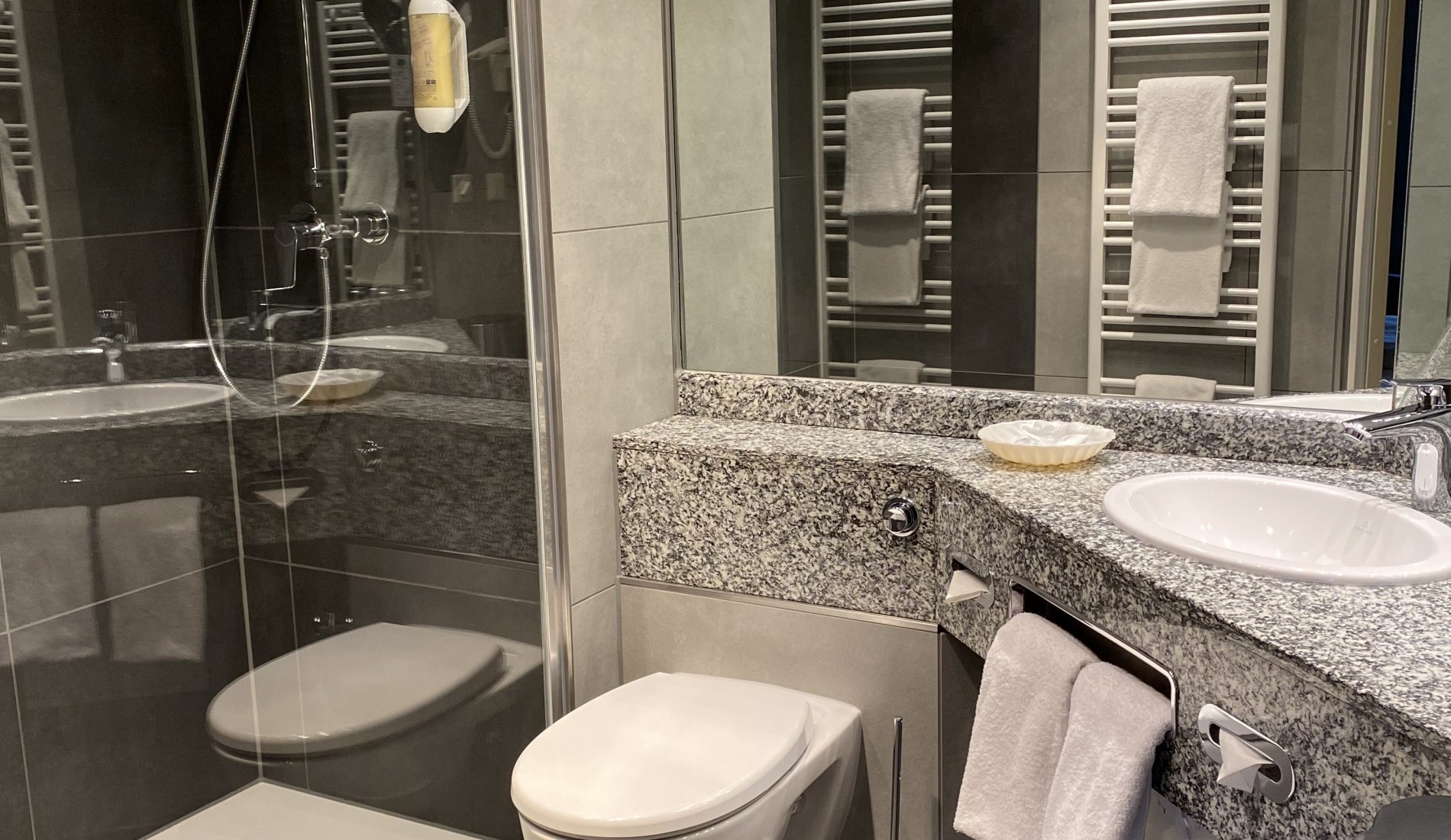 BadezimmerDusche2neu